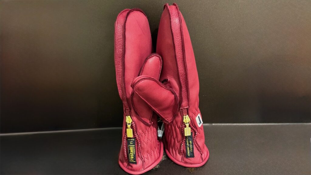 Moffole in cervo: il calore assoluto incontra lo stile sulla neve