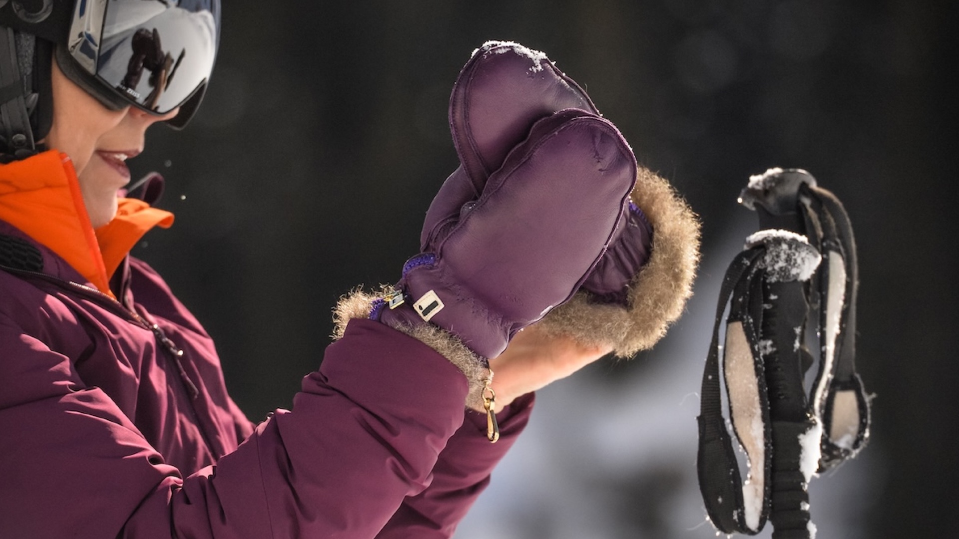 Guanti da sci Restelli in peccary, cervo e nappa, con fodere in opossum, pile e agnello. Modelli a cinque dita e moffole, acquistabili online e al Temporary Shop.