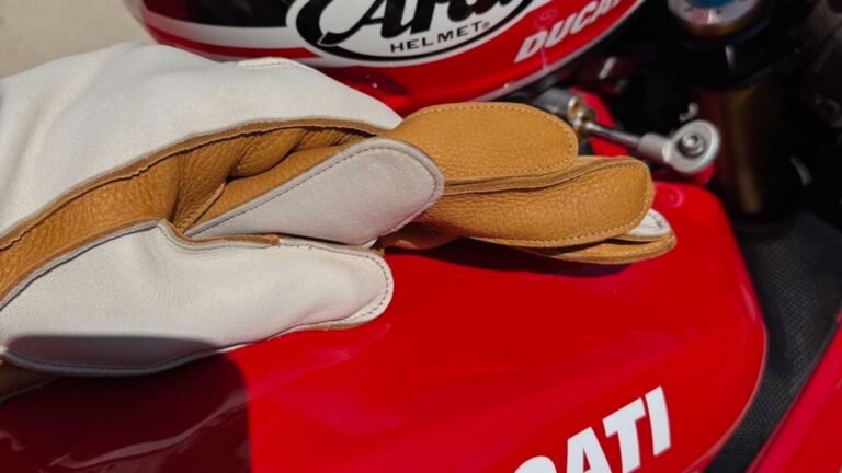 Guanti in pelle di cervo per lo scooter ma anche per la moto